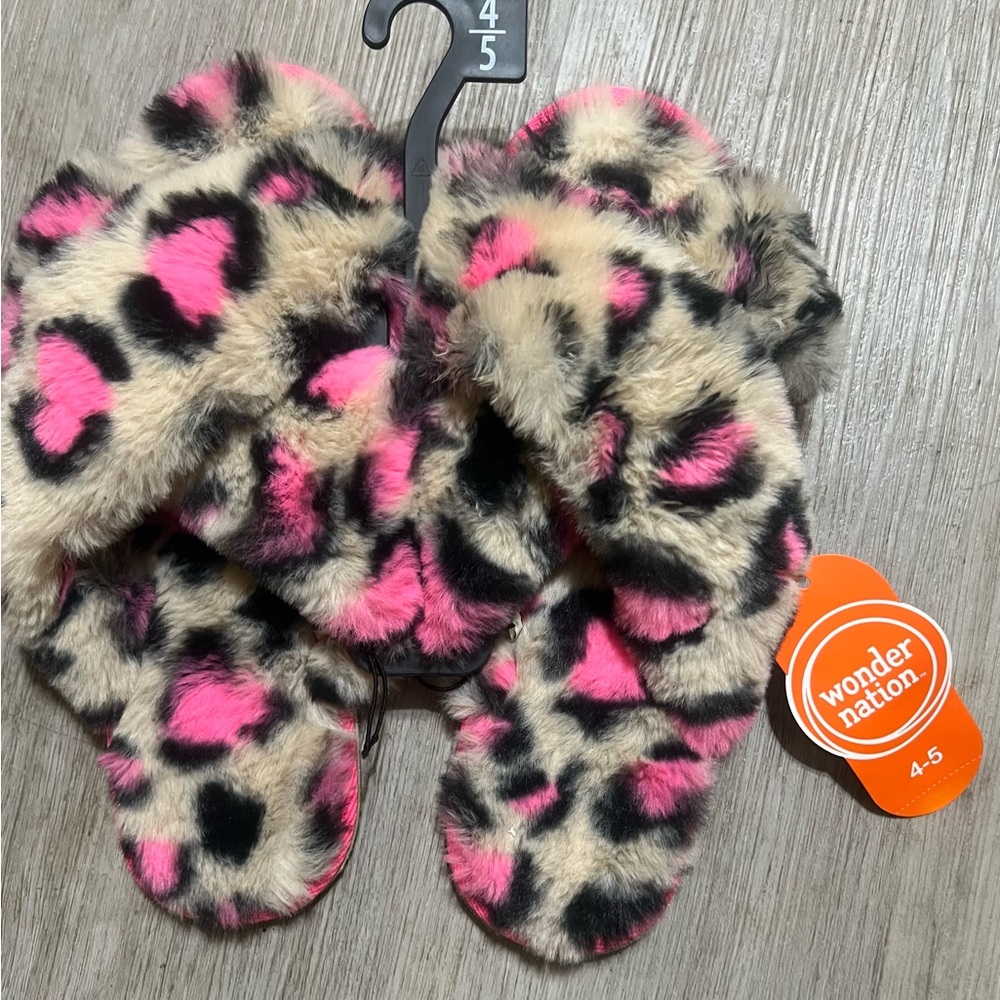 NWT Girl’s Size 4/5 Neon Pink Leopard Print Fuzzy Furry Sandals Slippers Summer